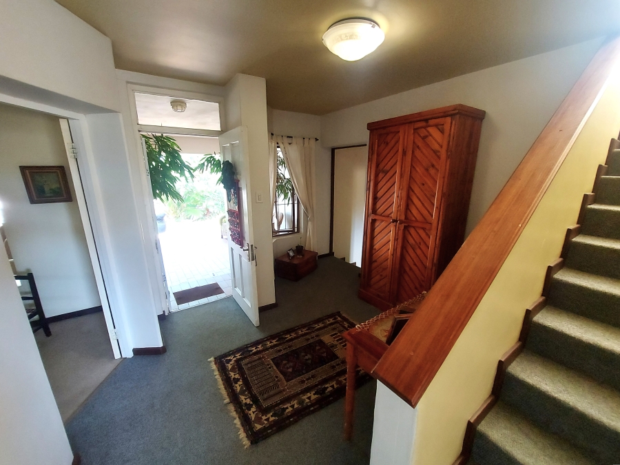6 Bedroom Property for Sale in Noorsekloof Eastern Cape